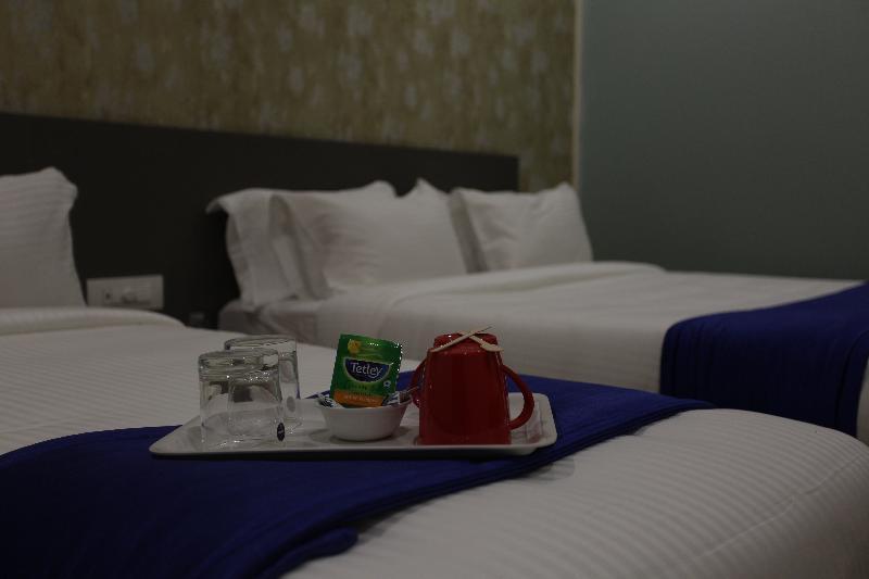 Ocean Suites Hotel Мумбаї Екстер'єр фото